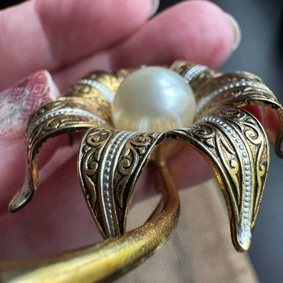 Vintage Spain Damascene Black, Gold Silver Tone Faux Pearl Large Flower Brooch - Picture 3 of 9